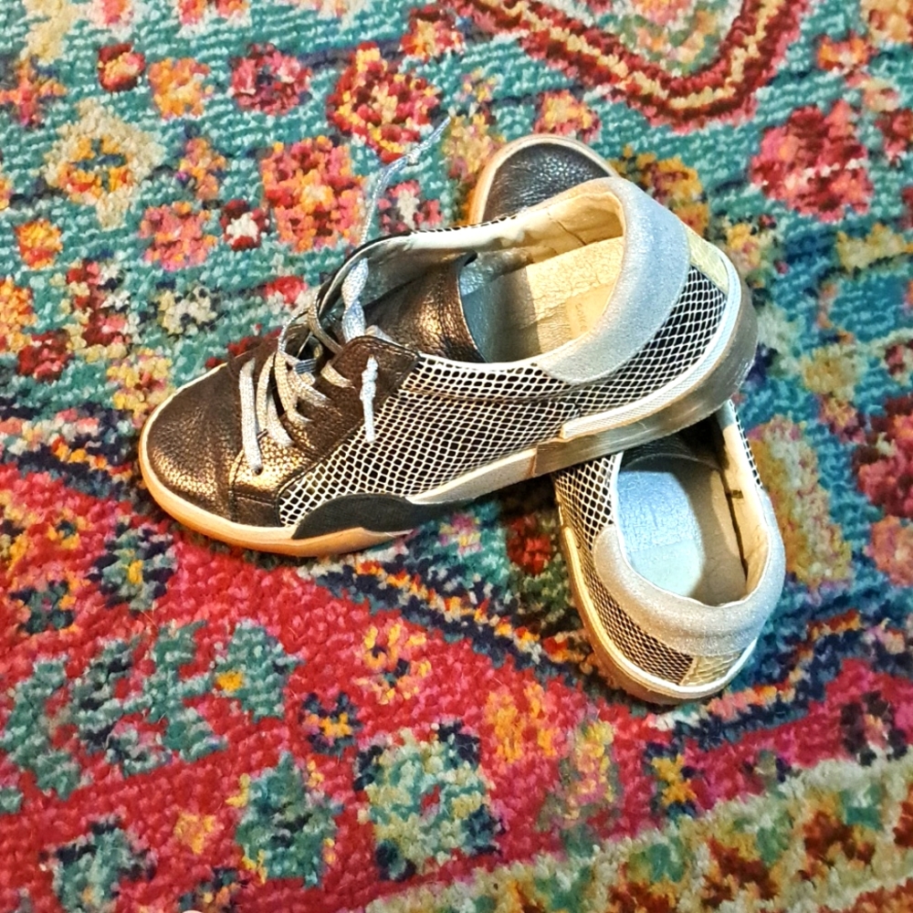 Dolce vita tennis shoes Size 6 to 6.5
